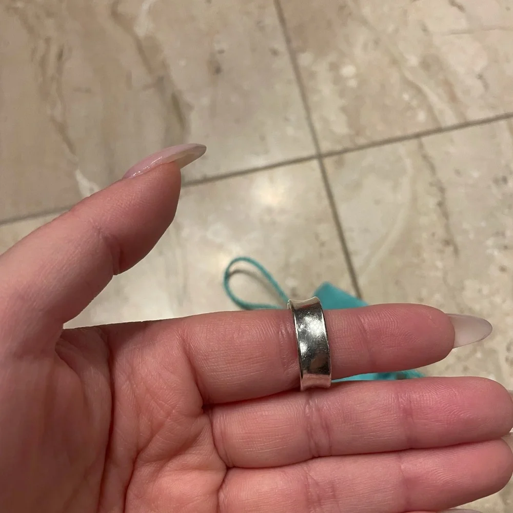 TIFFANY & CO. RING/ BAND - Picture 2 of 5